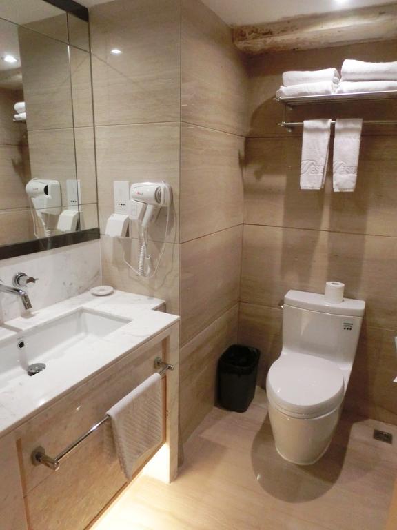 Estay Residence • Poly Central Pivot Cantão Quarto foto