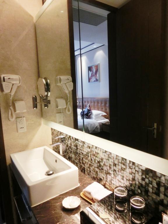Estay Residence • Poly Central Pivot Cantão Quarto foto